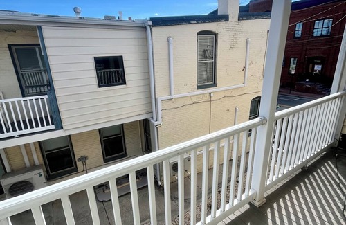 Frederick House | Creekside Suite Downtown Frederick Maryland Near Restaurants & Wedding Venue!