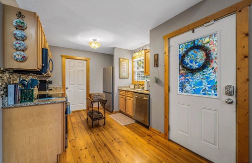 Ellijay Cabin | Creeksong | Cabin in Ellijay with fireplaces, pools, tennis, gym, rec center, AC