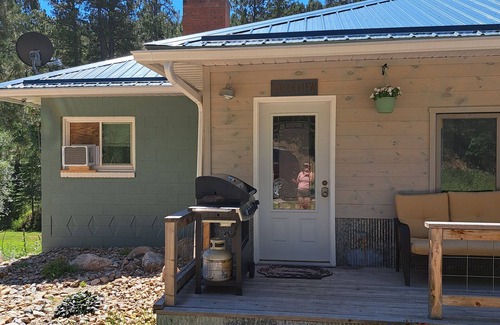 Keystone House | Creekview Suite at Tanager Brook Inn in the Heart of Black Hills by Mt. Rushmore