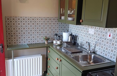 Glenveagh Cottage | Creeslough - 2 Bed Cottage - Pet Friendly - Garden