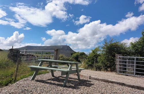 Glenveagh Cottage | Creeslough - 2 Bed Cottage - Pet Friendly - Garden