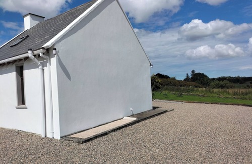 Glenveagh Cottage | Creeslough - 2 Bed Cottage - Pet Friendly - Garden