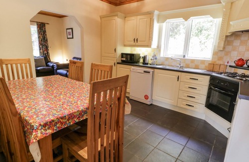 Portnablagh Cottage | CREESLOUGH VIEW, pet friendly in Creeslough, County Donegal