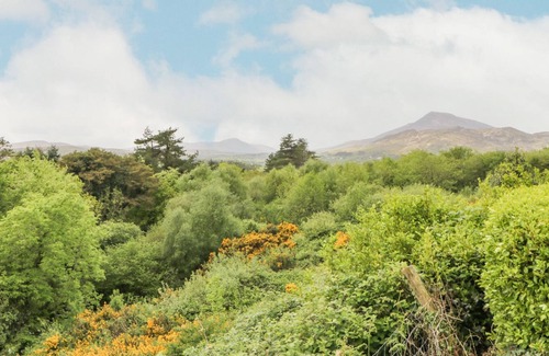 Portnablagh Cottage | CREESLOUGH VIEW, pet friendly in Creeslough, County Donegal