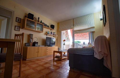 Creixell Apartment | Creixell Apartment with 3 Rooms