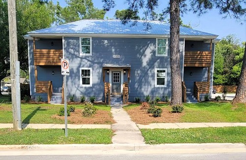 Mobile Apartment | Creme Castle (5 mins From Downtown)