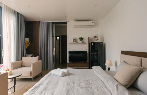 Nhat Tan Apartment | Crescendo Stylist Studio Lakeview