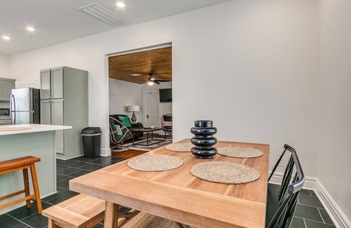 Crescent House | Crescent Clean and Ready! Wi-fi. Sleeps 7. Pets OK!