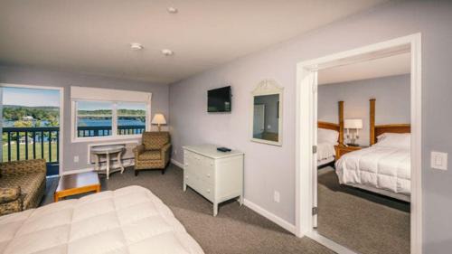 Wolfeboro Hotel | Crescent Lake Inn and Suites
