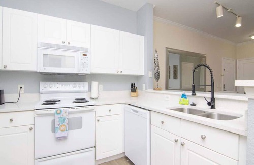 Tampa Apartment | Crescent Palms - Near Brandon, Tampa, Riverview