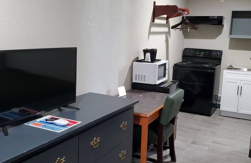 Littlefield Hotel | Crescent Park Motel & Suites
