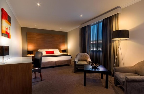 St Kilda Hotel | Crest on Barkly Hotel