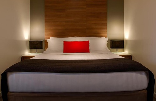 St Kilda Hotel | Crest on Barkly Hotel