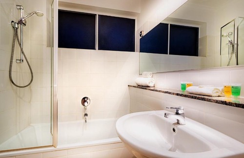 St Kilda Hotel | Crest on Barkly Hotel
