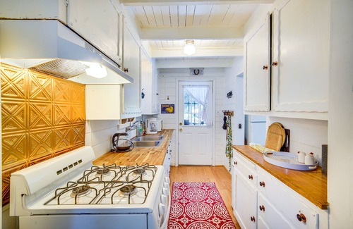 Crestline Cabin | Crestline Vacation Rental, Close to Hiking Trails!