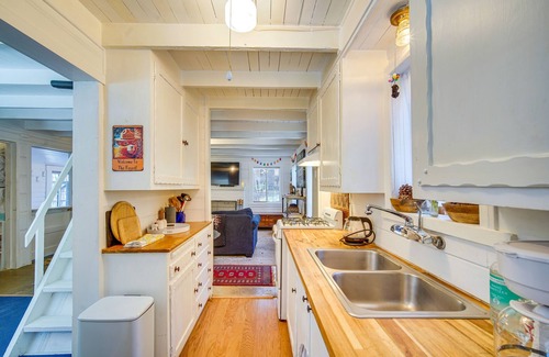 Crestline Cabin | Crestline Vacation Rental, Close to Hiking Trails!
