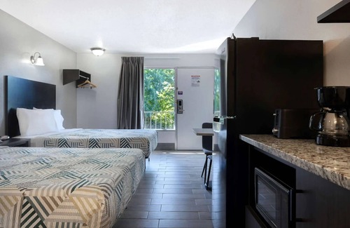 Branson West Hotel | Crestview Inn