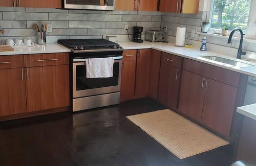 Brentwood House | Crestview Townhome - 10 mins from The Domain, 10 mins from Downtown