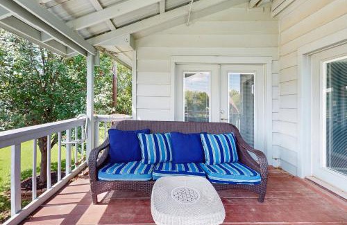 Kingsland House | Crestwood Cove