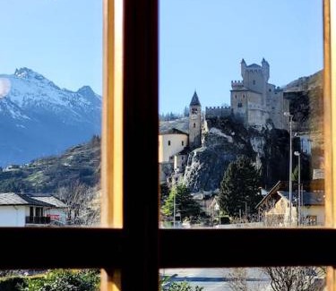 Saint-Pierre Apartment | Cretallaz - Rustic chic with castle view, free parking and WiFi