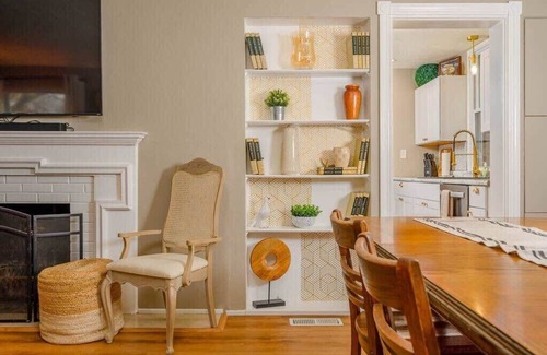 Appleton House | Crisp AND Clean 4 bedroom 2 bath sleeps 9
