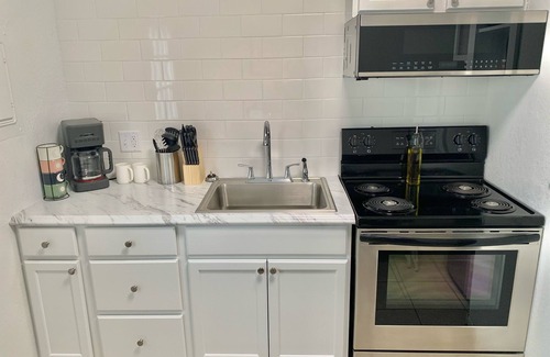 Kokomo Condo | Crisp and Modern one bedroom condo on Northwest side of Kokomo