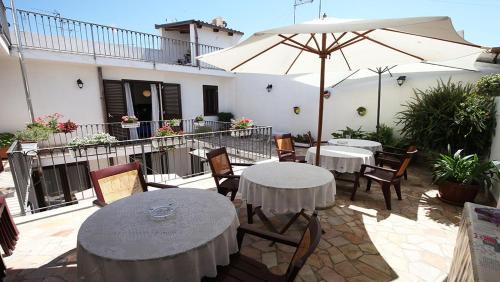 Floridia Bed & Breakfast | Crispi 10
