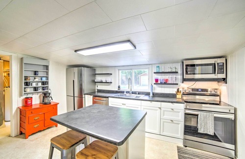 Crivitz Cottage | Crivitz Lakefront Escape w/Boat Dock & Slip!