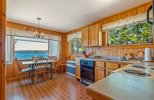 Rangeley House | Croker Cottage | Charming Cottage on Rangeley Lake