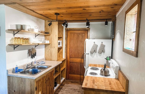 Bayfield Cabin | Croll Cabins-DeSpain Schoolhouse-#1 on Vallecito Lake