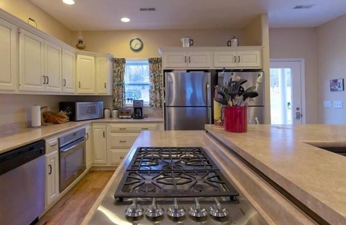 Angola Cottage | Crooked Lake - nice for big families! Near Pokagon