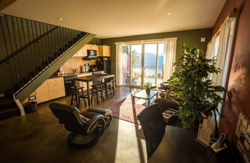 Okanagan-Similkameen House | Crooked Tree Guest Suites - The Spruce Suite