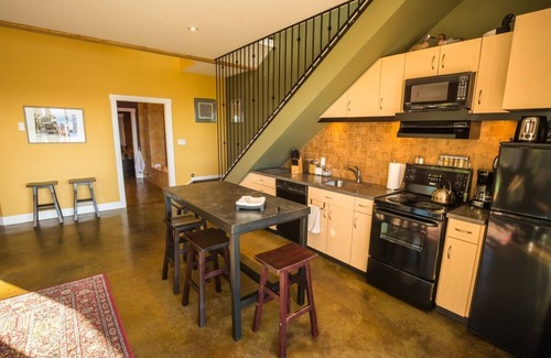 Okanagan-Similkameen House | Crooked Tree Guest Suites - The Spruce Suite