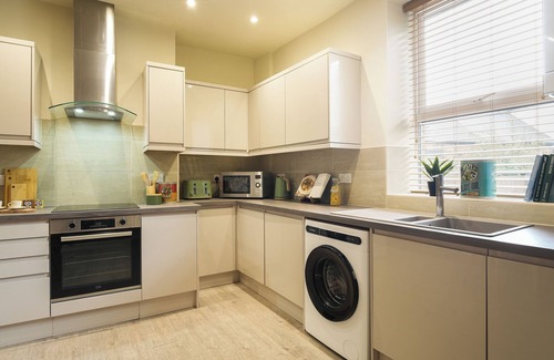 Sheffield House | Crookes Gem with Garden & Alpacas Nearby