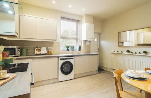 Sheffield House | Crookes Gem with Garden & Alpacas Nearby