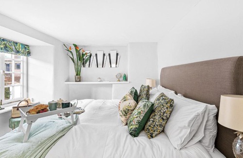 Dittisham House | Crooks Cottage - Charming, characterful, glorious views from the garden