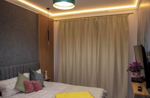 Busteni Apartment | Cross Caraiman View 1
