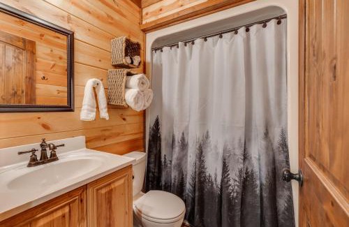 Pickens Villa | Cross Timbers Cabin on The Grove's 25-Acres