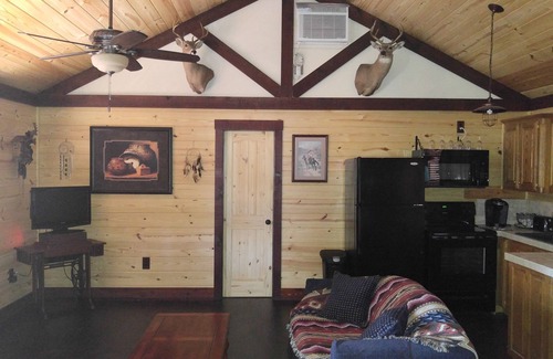 Burneyville Cabin | Cross Timbers Country Cabin #1