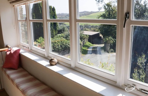 Loddiswell Cottage | CROSSCOMBE BARN, pet friendly, with open fire in Loddiswell