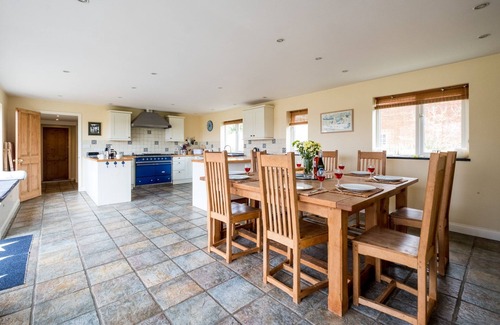 Aldringham Apartment | Crossing Cottage - sleeps 9 guests in 4 bedrooms