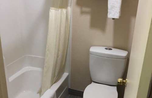 Lebanon Hotel | Crossroads Inn