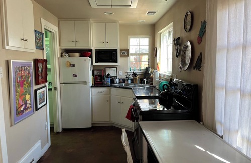Austin Apartment | Crow Cottage-close to UT, downtown, medical district, and park.