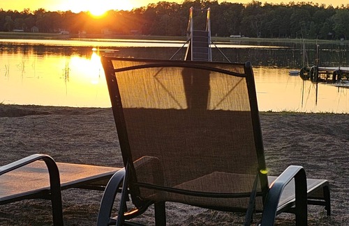 Nevis Cabin | Crow Crest Lodge Resort #5 Waters Edge, Stunning Sunsets, Family Getaway
