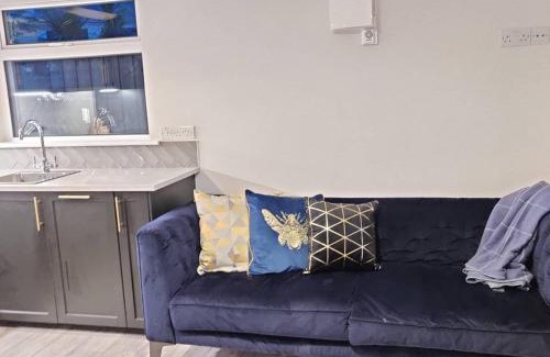 Glandore Apartment | Crow's Nest Glandore - 4 - Self Catering
