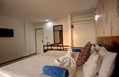 Dhiffushi House | Crown Beach Villas -Private Beach