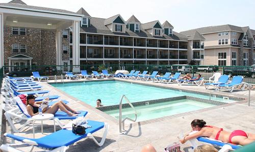 Mackinaw City Hotel | Crown Choice Inn & Suites Lakeview and Waterpark