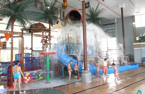 Mackinaw City Hotel | Crown Choice Inn & Suites Lakeview and Waterpark