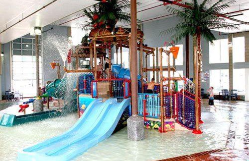 Mackinaw City Hotel | Crown Choice Inn & Suites Lakeview and Waterpark