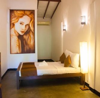 Inamaluwa Hotel | Crown Hotel Sigiriya